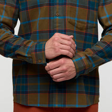 Load image into Gallery viewer, Cotopaxi Men&#39;s Quedo Flannel Shirt
